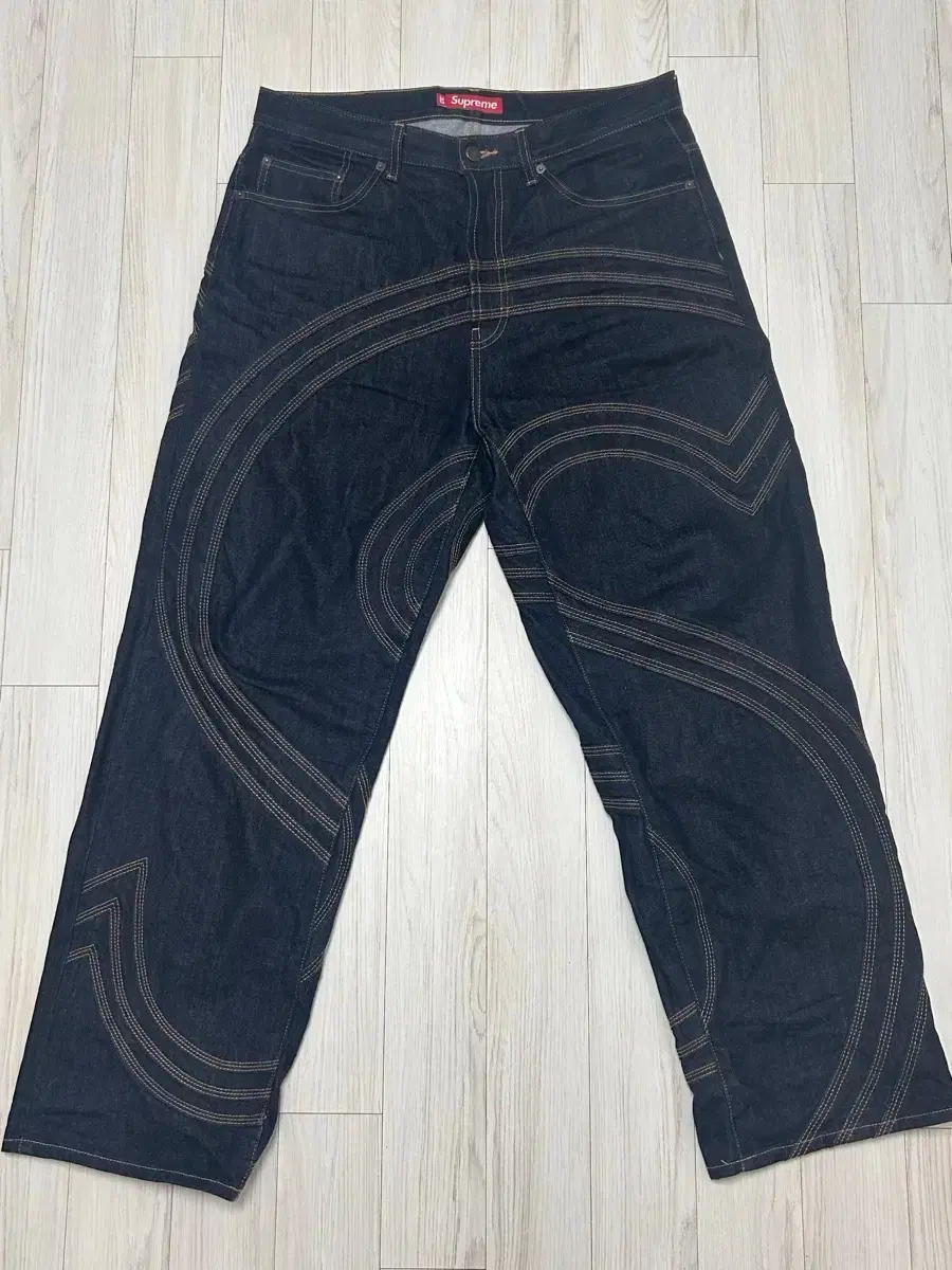 パンツ SUPREME 25SS S Logo Rigid Baggy Jean 32 Supreme S Logo Rigid Baggy Jean (SS25) - $268